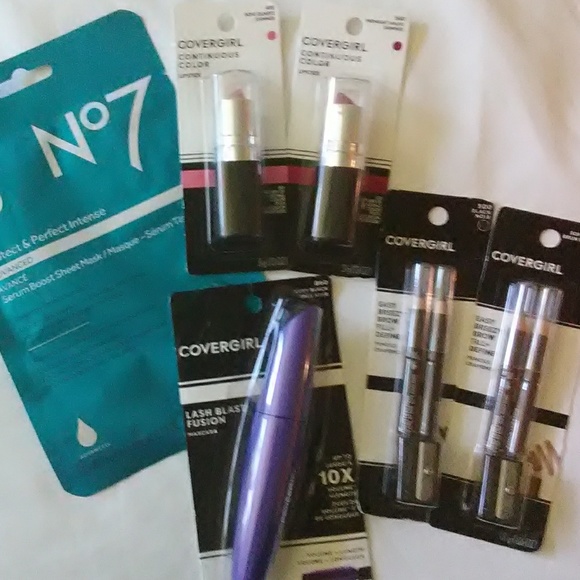 COVERGIRL Other - CoverGirl Bundle with a FREE mask!